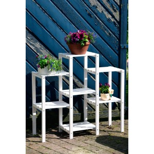 Dekoratives, weißes Blumenregal mit 7 Ablageflächen für Garten und Innenbereich.