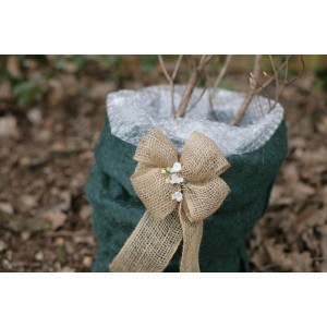 Juteband Natur, 6cm breit, zum Dekorieren von Winterschutz für Pflanzen im Garten.