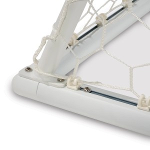 Detailaufnahme: Weißes Exit Scala Fußballtor aus Aluminium (300x200cm) mit Netz.