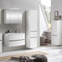 Badezimmer mit weißem Held Möbel 3D-Spiegelschrank Salerno (80 cm) und weiteren Badmöbeln.
