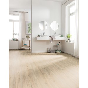 Heller Raum mit Living by Haro Designboden HydroStar Landhausdiele Eiche Como.