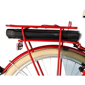 Detailaufnahme: Gepäckträger und Akku des roten Fischer City-E-Bike Cita Retro 2.0.