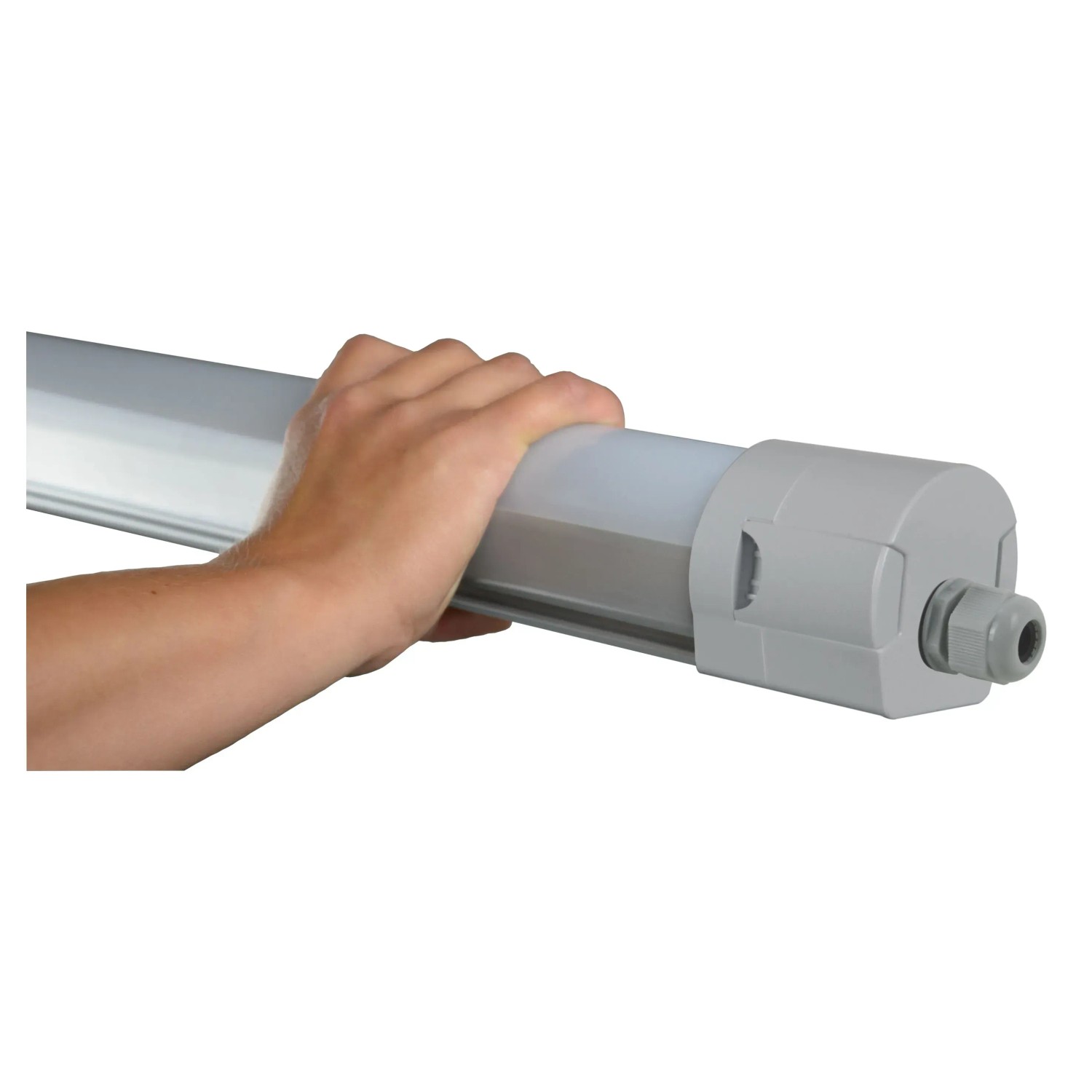 Graue E2 Elektro LED Feuchtraum-Wannenleuchte Pro L (50 W) in der Hand gehalten.
