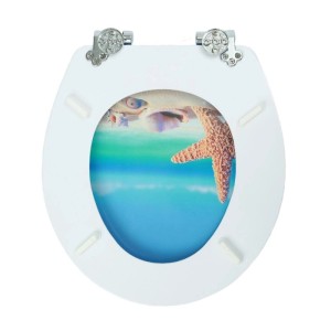Weißer Sinobath MDF WC-Sitz mit Absenk-Automatik, Strandmotiv, Seestern und Muscheln auf blauem Wasser.