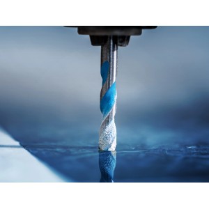Bosch Expert Hex-9 Multi Construction Bohrer im Einsatz. Geeignet für Beton, Holz, Metall.