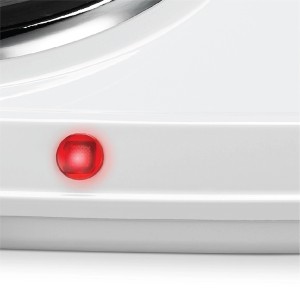 Detailaufnahme: Weiße Silva-Homeline Doppelkochplatte mit roter Kontrollleuchte.