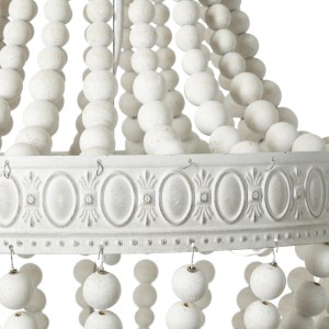 Weißer Kronleuchter Liba mit Holzperlen, 3-flammig, für stilvolle Innenraumbeleuchtung.