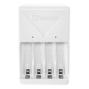 Weißes Varta Ladegerät Plug Charger für AA/AAA Akkus mit vier Ladeschächten.