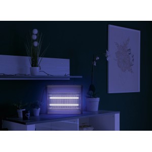 Gardigo Insektenvernichter Profi 70 m² im Einsatz: Lockt und vernichtet Insekten mit UV-Licht im Innenraum.