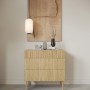Selsey Kommode Nolie aus geölter Eiche mit drei Schubladen, oberste geriffelt, auf Holzbeinen. Modernes Japandi-Design.