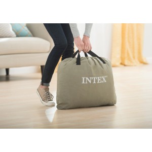 Intex Luftmatratze Dura-Beam im Packsack, ideal für Camping & Reise.
