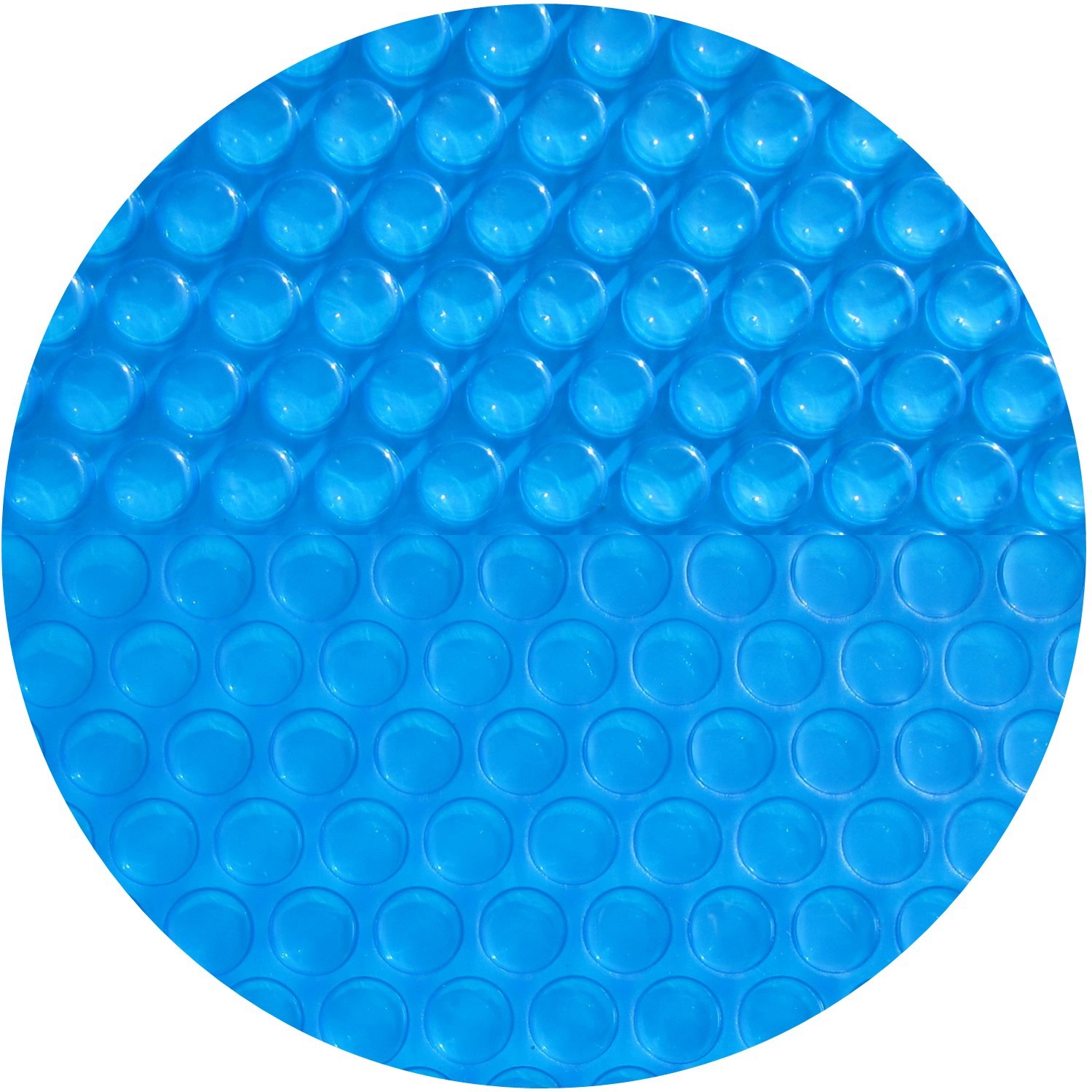 Detailaufnahme einer blauen Solarplane für Stahlrahmen Pool mit Luftpolsterfolie.