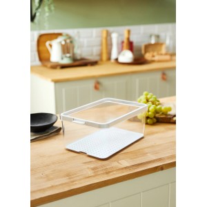 Rotho Kühlschrankorganizer Cauma 4,65 l, transparenter Behälter mit Deckel und Abtropfeinsatz für optimale Kühlschrankorganisation.