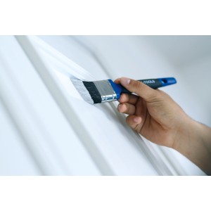 Hand bemalt mit LUX Flachpinsel 60 mm. Lackierpinsel mit blauem Softgriff.