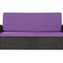Violettes Gartenkissen-Set für ein 3-Sitzer Polyrattan-Sofa, bestehend aus Sitz- und Rückenkissen.