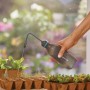 Gardena Soft-Drucksprüher 0,45 l beim Bewässern von Setzlingen.