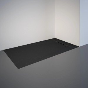 Rechteckige, anthrazitfarbene Schulte Duschwanne ExpressPlus Extraflach 140x80 cm im Badezimmer.