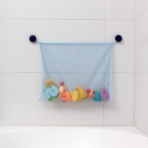 Blaues Reer Badespielzeugnetz (43x36cm) mit Saugnäpfen, gefüllt mit Badespielzeug.