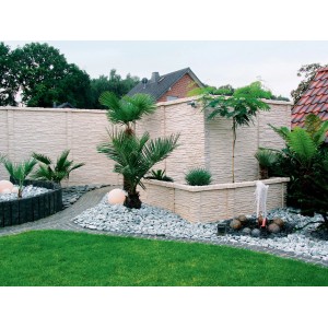Betonzaun-Platte Nostalgie (144x30x4,5cm) als Sicht- und Windschutz im Garten.