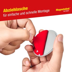 Magnetolink Magnetbefestigungs-Set: Hand zieht Schutzfolie von Klebepad ab.