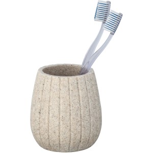 Beiger Zahnputzbecher Cantaloup von Wenko mit zwei Zahnbürsten.