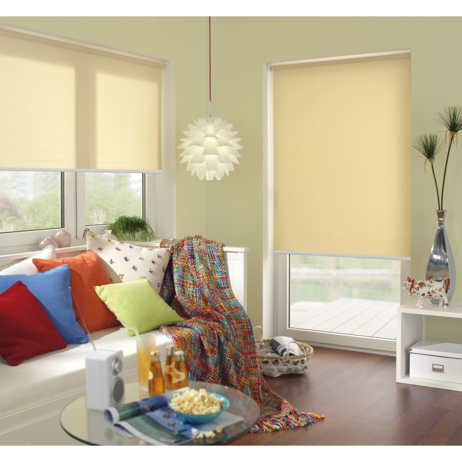 Gardinia Seitenzug-Rollo Uni Trend, 62x180 cm, Champagner, in Wohnraum-Szene.