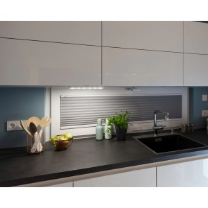 Müller-Licht Mobina LED Unterbauleuchte 15 Weiß mit Bewegungsmelder in Küche.