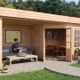 Carlsson Gartenhaus Hanna-40 aus Holz mit überdachter Terrasse und Flachdach. Unbehandeltes Holz.