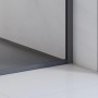 Detailaufnahme: Schulte Duschwand Walk In Trend 2.0, mattschwarzer Rahmen, Ecke.
