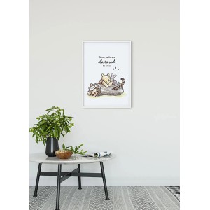 Komar Wandbild Winnie Pooh Path, 40x50 cm, mit Winnie Puuh und Ferkel auf einem Baumstamm.