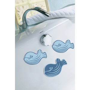 Kleine Wolke Mini Moby Minis, 6 blaue Wal-Dekomotive als Wanneneinlage auf Badewanne.