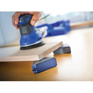 LUX Anti-Rutsch Auflagen Comfort, 2er Set unter Werkstück beim Schleifen mit Schleifgerät.