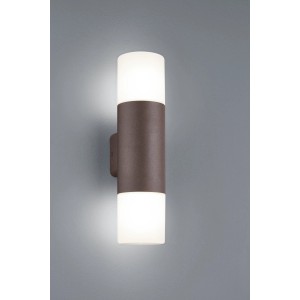 Rostfarbene Trio Außenwandleuchte Hoosic mit Up- & Downlight Effekt.