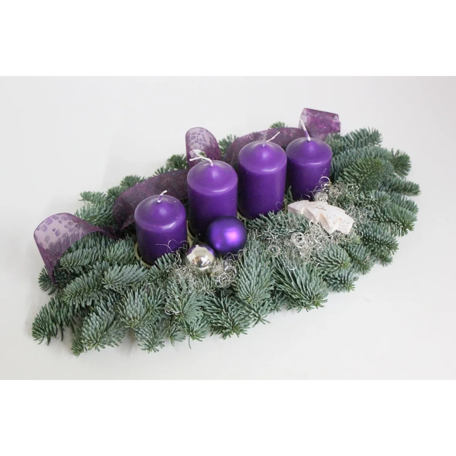 Adventsgesteck mit 4 Kerze 45 cm Violett kaufen bei OBI