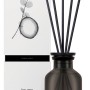 ipuro Raumduft Classic Noir, 240 ml, mit Duftstäbchen in dunklem Glasflakon.