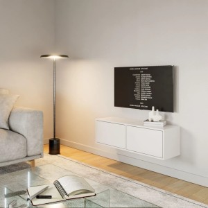 Weißes Selsey TV-Hängeboard Framme, 100 cm, wandmontiert, grifflos, mit zwei Türen im Wohnzimmer.