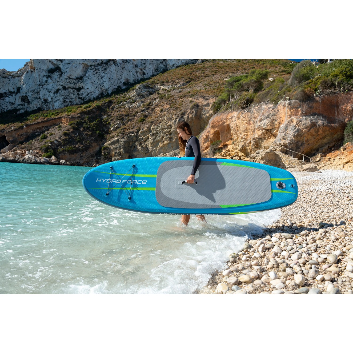 Bestway SUP Board Aqua Journey, blau-grünes Stand-Up-Paddle-Board mit Tragegriff am Strand.