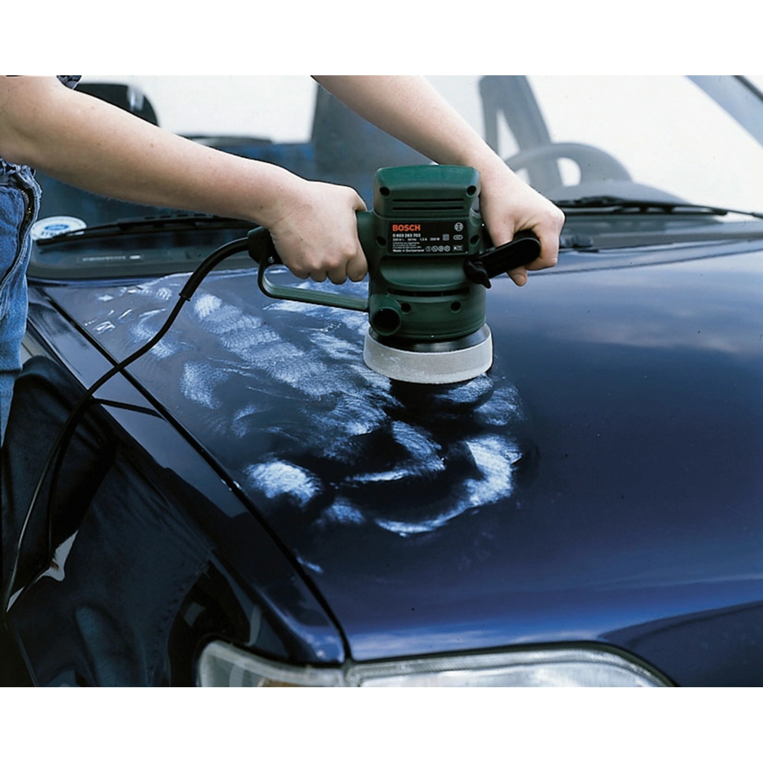 Ellix Haftpolier-Set im Einsatz: Auto polieren mit Zubehör für Winkelschleifer.