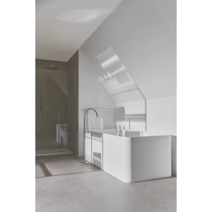 Ideal Standard Handbrause Idealrain Atelier Chrom im modernen Badezimmer.