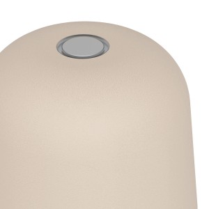 Detailaufnahme: Sandfarbene EGLO MANNERA-S LED Akku Tischleuchte mit Touchfunktion.