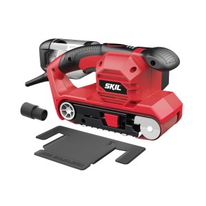 Skil Bandschleifer 7615AB (710 W) mit Zubehör wie Staubbeutel und Schleifrahmen.