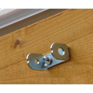 Detailaufnahme: Rostfreier Seilspanner aus dem Floracord Seilspanntechnik Bausatz.