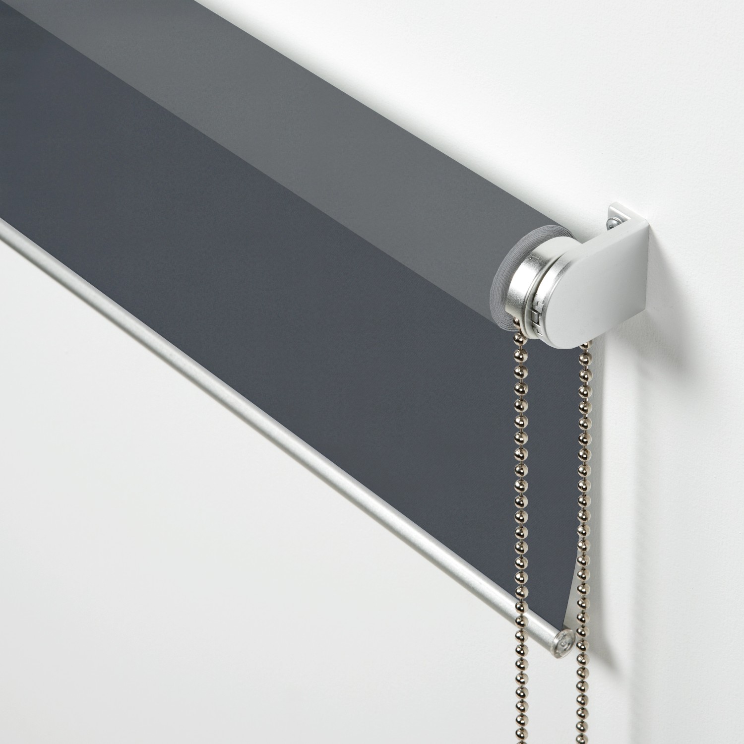 Gardinia Easyfix Rollo Premium, 45x150 cm, Grau, mit Metallkette und silbernem Unterprofil.