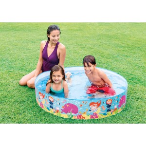 Intex Kinderpool Duckling Snapset Pool mit Kindern und Erwachsenen im Garten.