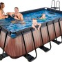 Rechteckiger EXIT Wood Pool 400x200x122 cm mit Filterpumpe und Poolleiter im Garten mit Familie.