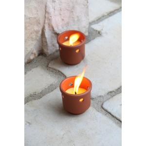Zwei FlowerPower Kerzen Terra mit Loch, Duftkerzen für den Außenbereich.