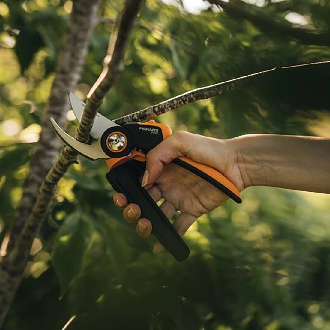 Fiskars BypassGartenschere Xseries P921 M kaufen bei OBI
