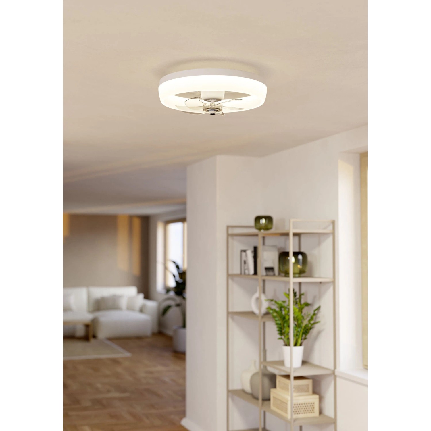 Weißer Eglo LED-Ventilator Castaic, 24 Watt, Ø 50 cm, mit transparenten Rotorblättern und Deckenleuchte.