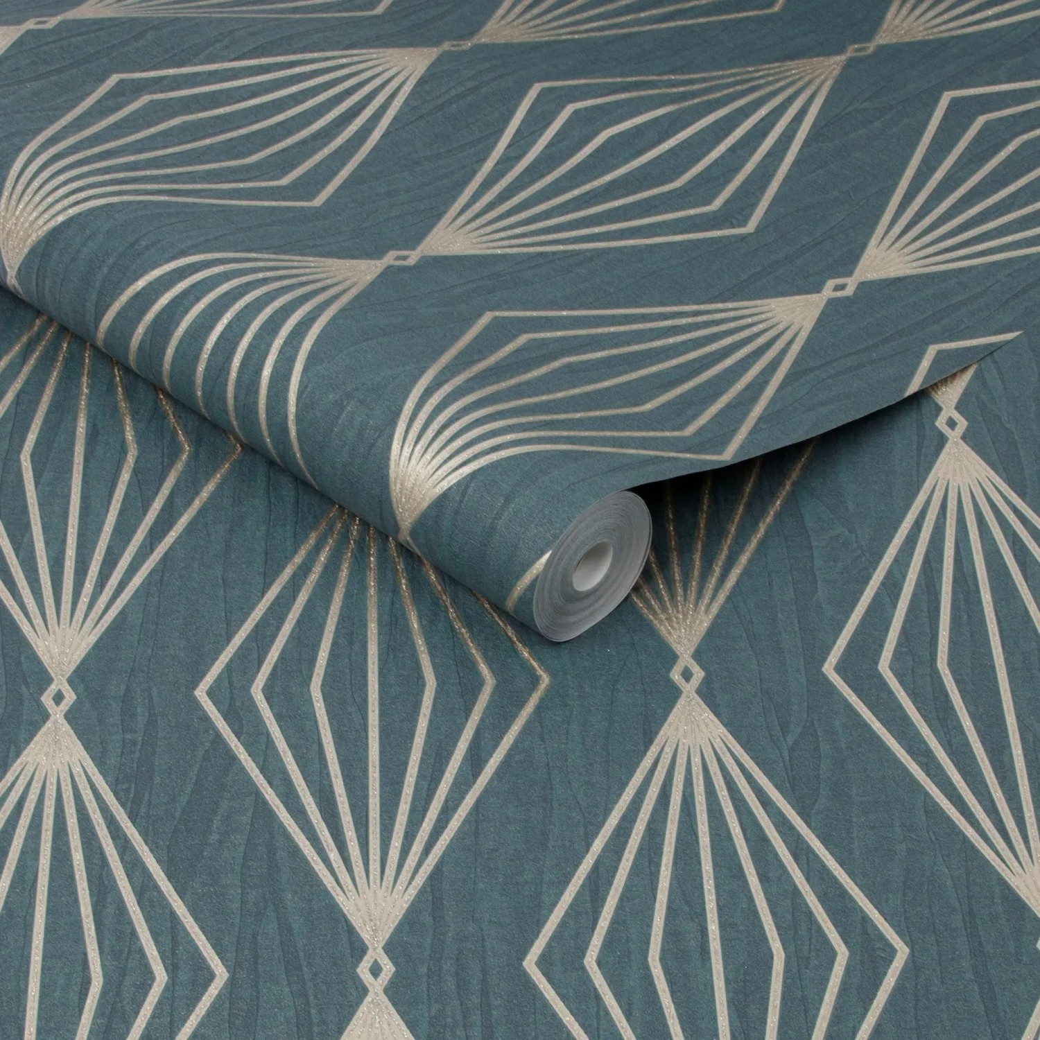 Boutique Vliestapete Marquise Geo Ermald mit geometrischem Muster in Petrol und Gold.