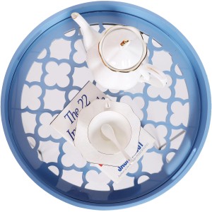 Hellblauer Kayoom Beistelltisch River mit Lochmuster, Ø 50 cm. Vintage-Stil, ideal als Couchtisch.
